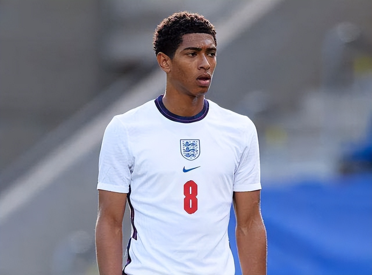 塔利亚菲科：不认为与梅西的对比会影响马斯坦托诺，他很专注（塔利亚菲科：梅西比较不会干扰马斯坦托诺，他始终专注）