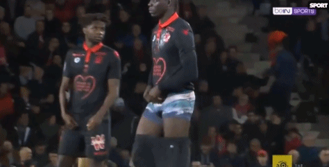 随着皇马3-0，西甲最新积分榜出炉：皇马紧咬领头羊（3-0大胜后，皇马在西甲最新积分榜上紧追榜首）