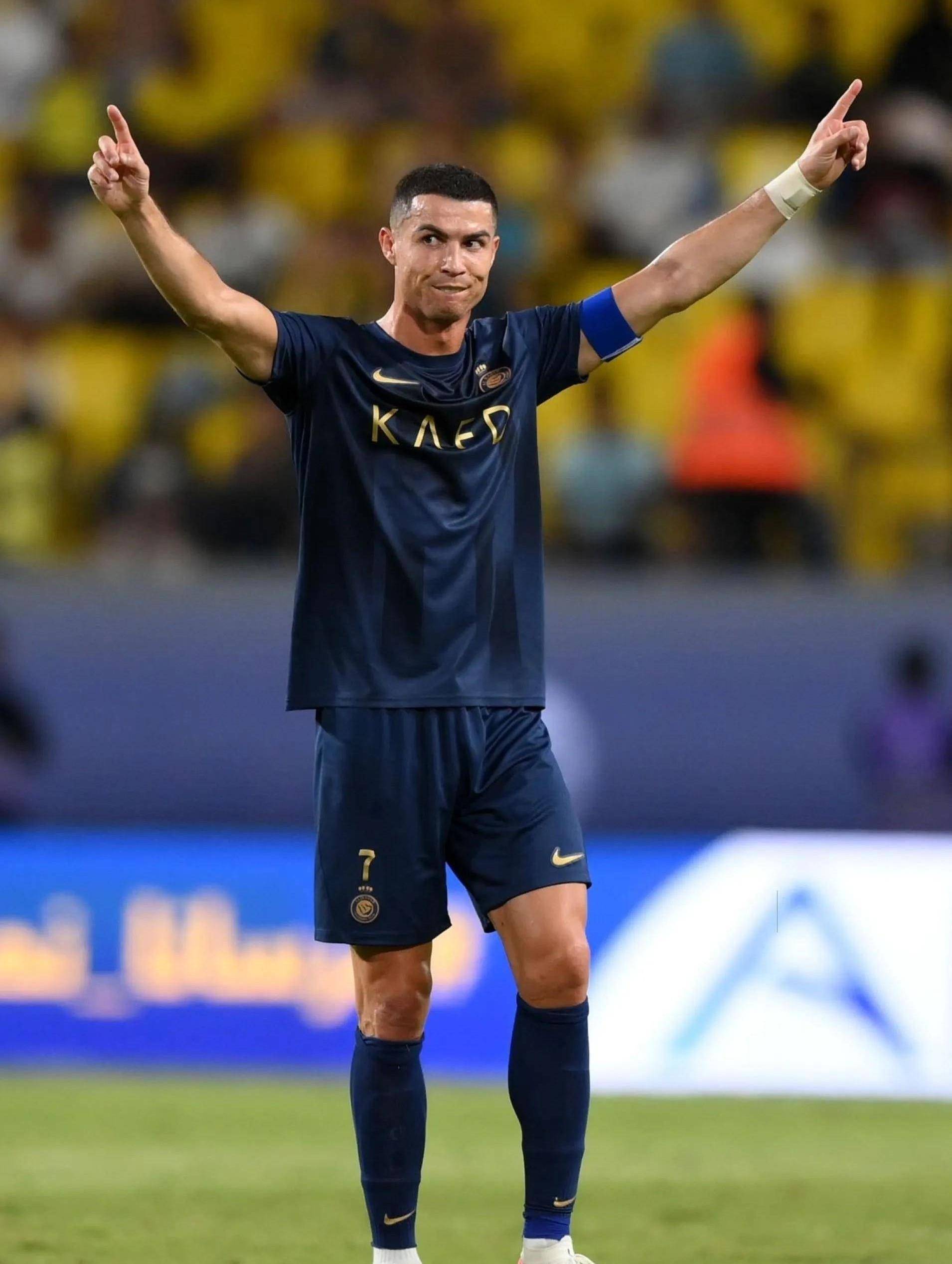 为何亲斯内德？穆帅：斯内德给了我三冠王，那是最棒的一年（穆帅谈为何偏爱斯内德：他助我夺三冠，这是我执教生涯最佳一年）