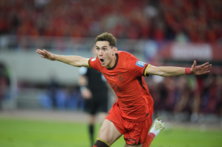 早报：拜仁的四线一十六胜，在我的肩膀上扛着！（早报：拜仁四线斩获16胜，我一肩扛起！）