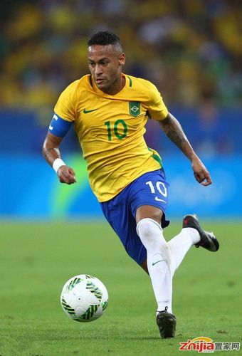 波兰媒体：在得知巴萨的决定前，莱万不会与其他俱乐部谈判（波媒：在明确巴萨决定前，莱万不与其他球队谈判）