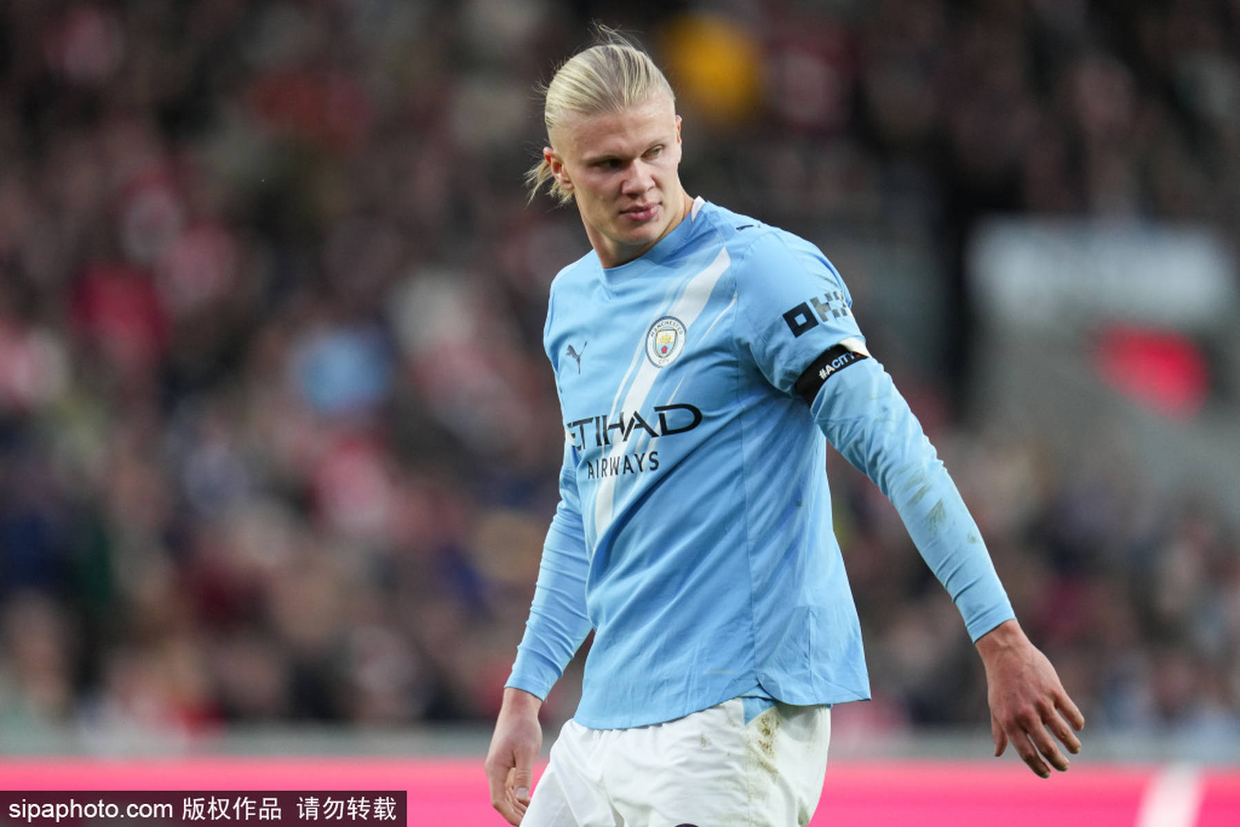 世体：弗里克现场观看加泰罗尼亚比赛，重点关注贝尔纳尔表现（世体：弗里克现身加泰罗尼亚赛场，目光锁定贝尔纳尔）