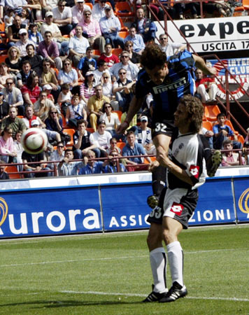 绿帽哥：利物浦所有老队员都在萨拉赫风波中力挺斯洛特（绿帽哥：利物浦全体老将在萨拉赫风波期间一致声援斯洛特）